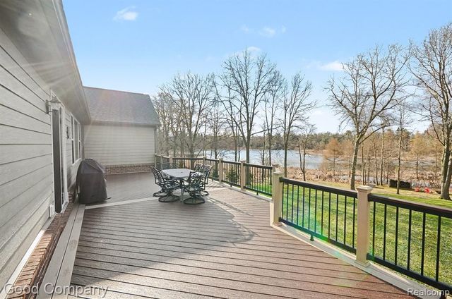 900 Watersmeet Drive, Oxford, MI 48371