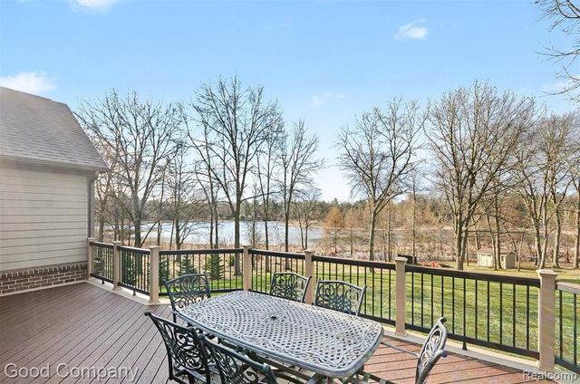 900 Watersmeet Drive, Oxford, MI 48371