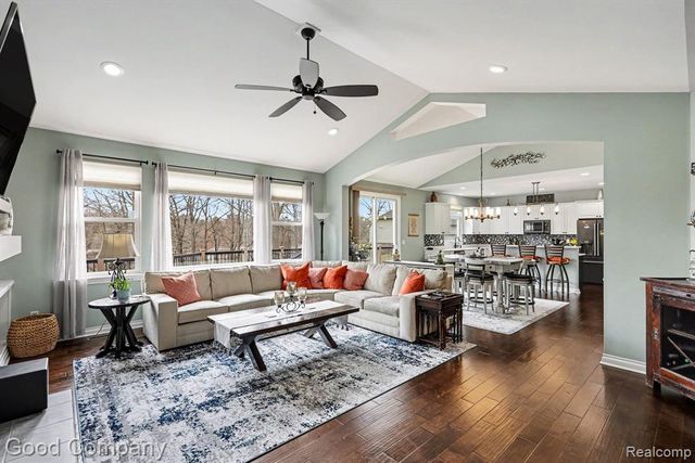 900 Watersmeet Drive, Oxford, MI 48371
