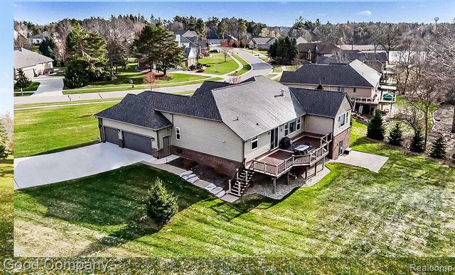 900 Watersmeet Drive, Oxford, MI 48371