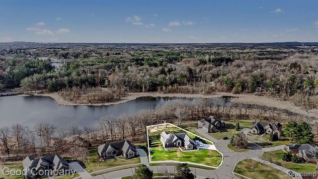 900 Watersmeet Drive, Oxford, MI 48371