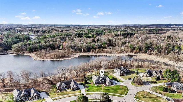 900 Watersmeet Drive, Oxford, MI 48371
