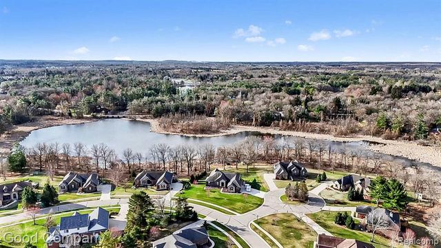 900 Watersmeet Drive, Oxford, MI 48371