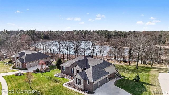 900 Watersmeet Drive, Oxford, MI 48371