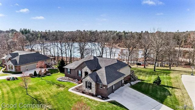 900 Watersmeet Drive, Oxford, MI 48371