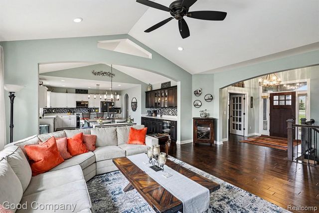 900 Watersmeet Drive, Oxford, MI 48371