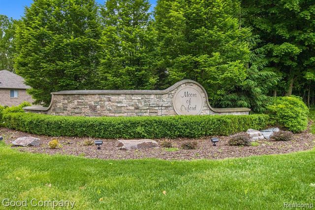 900 Watersmeet Drive, Oxford, MI 48371