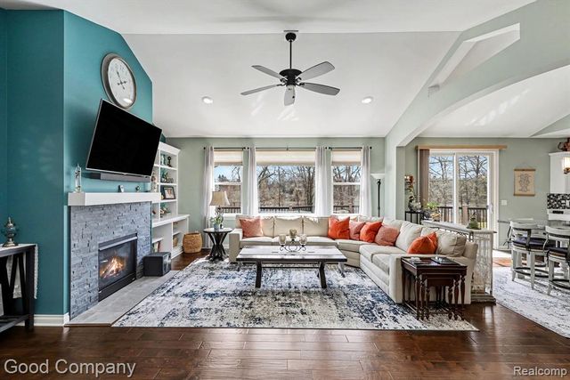 900 Watersmeet Drive, Oxford, MI 48371