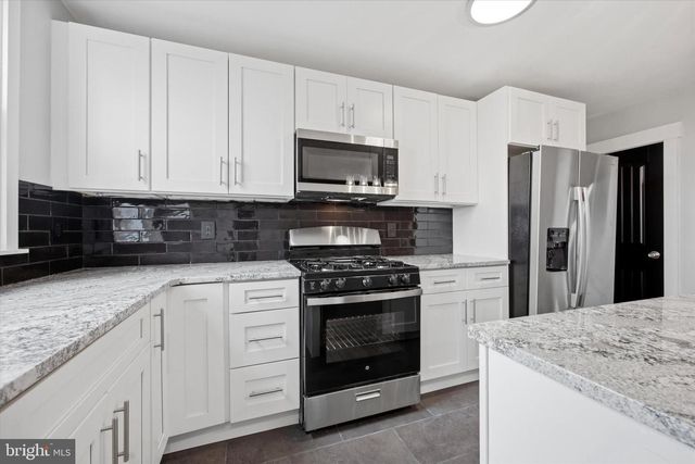 6866 CLOVER LN, Upper Darby, PA 19082