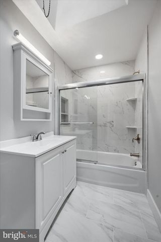 6866 CLOVER LN, Upper Darby, PA 19082