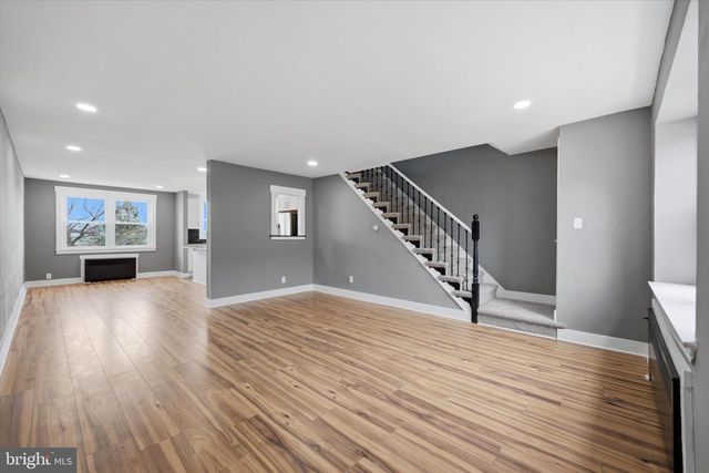 6866 CLOVER LN, Upper Darby, PA 19082