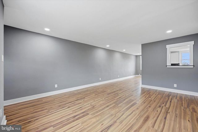 6866 CLOVER LN, Upper Darby, PA 19082