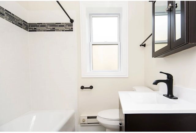 3815 N Greenview Avenue 1W, Chicago, IL 60613