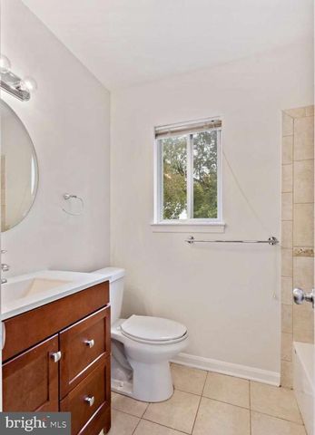 1 MCFARLIN CT, Germantown, MD 20874