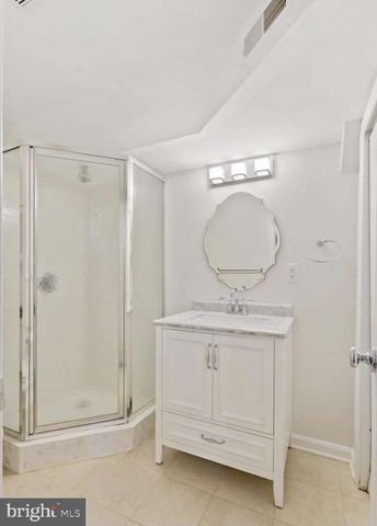 1 MCFARLIN CT, Germantown, MD 20874