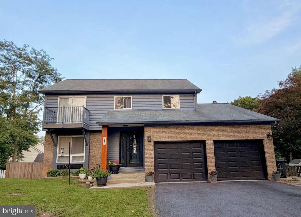 1 MCFARLIN CT, Germantown, MD 20874
