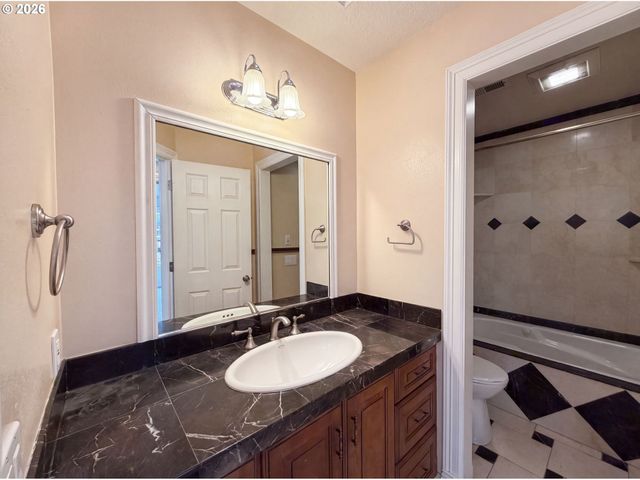 15745 Sw Windham Ter, Portland, OR 97224