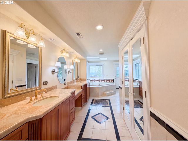15745 Sw Windham Ter, Portland, OR 97224