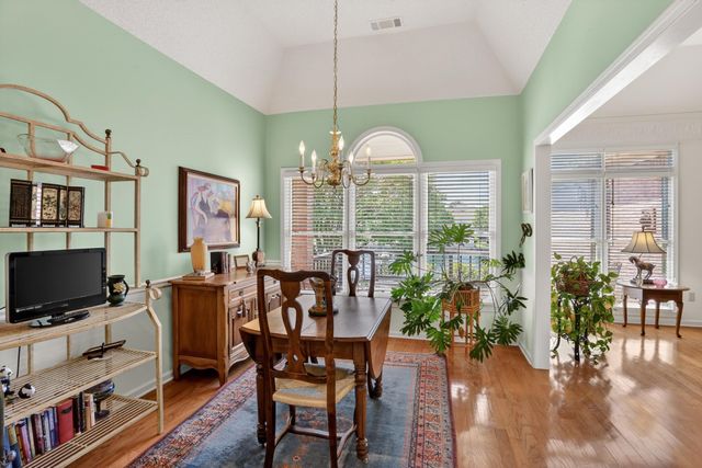 1037 MIRROR LAKE DR, Cordova, TN 38018
