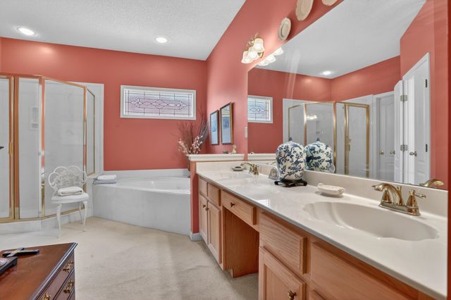 1037 MIRROR LAKE DR, Cordova, TN 38018