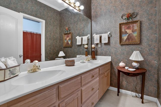 1037 MIRROR LAKE DR, Cordova, TN 38018