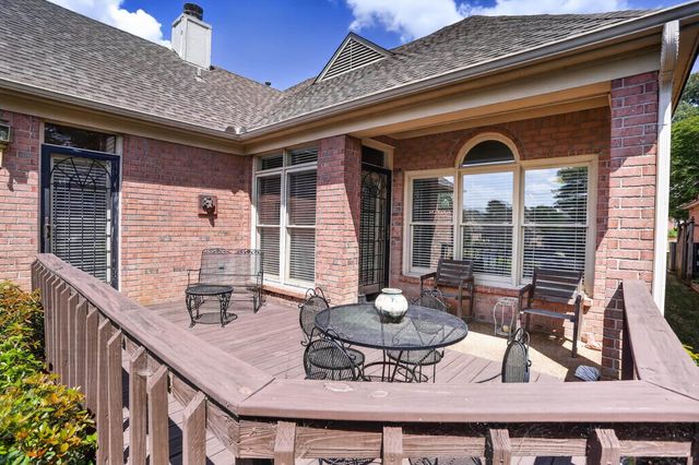 1037 MIRROR LAKE DR, Cordova, TN 38018