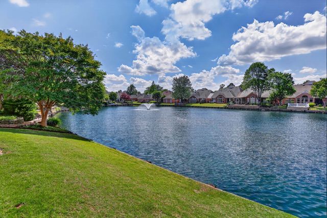 1037 MIRROR LAKE DR, Cordova, TN 38018
