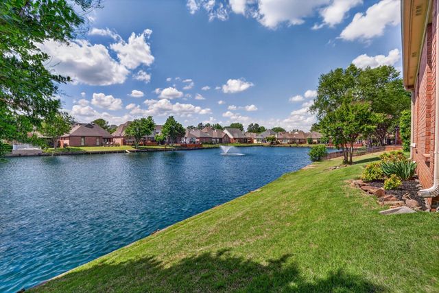 1037 MIRROR LAKE DR, Cordova, TN 38018