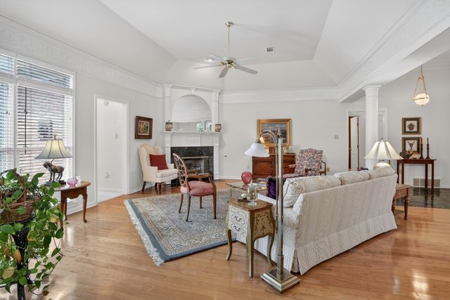 1037 MIRROR LAKE DR, Cordova, TN 38018