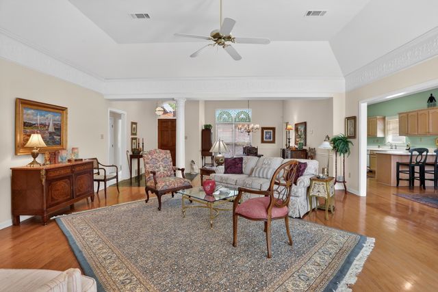 1037 MIRROR LAKE DR, Cordova, TN 38018