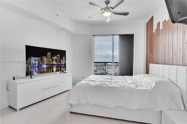 60 SW 13th St 4818, Miami, FL 33130