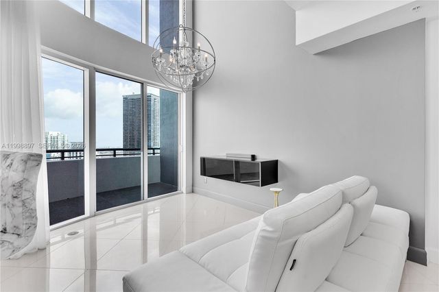 60 SW 13th St 4818, Miami, FL 33130