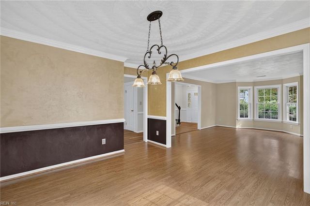911 Edgewater DR, Newport News, VA 23602