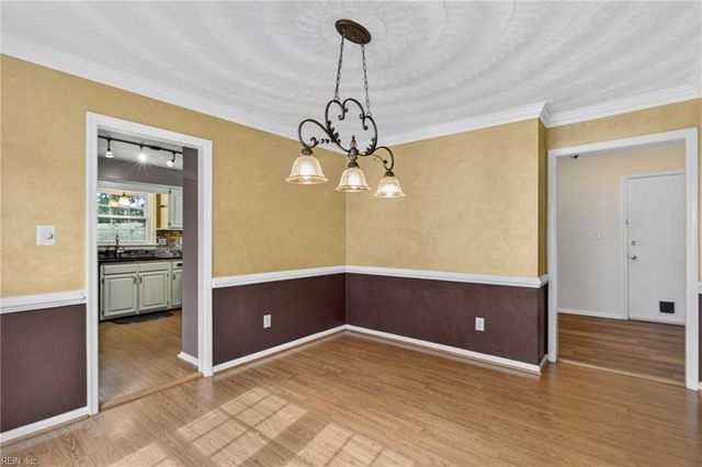 911 Edgewater DR, Newport News, VA 23602