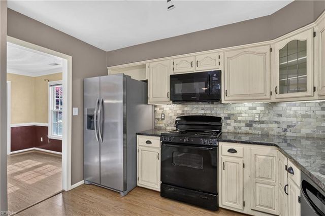 911 Edgewater DR, Newport News, VA 23602