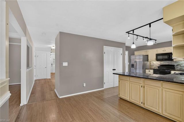 911 Edgewater DR, Newport News, VA 23602