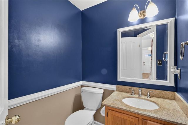 911 Edgewater DR, Newport News, VA 23602