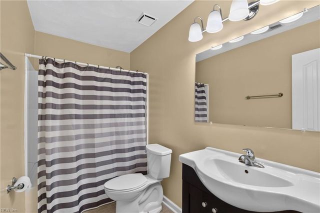 911 Edgewater DR, Newport News, VA 23602