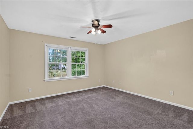 911 Edgewater DR, Newport News, VA 23602
