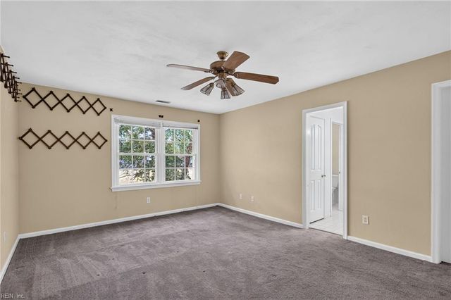 911 Edgewater DR, Newport News, VA 23602