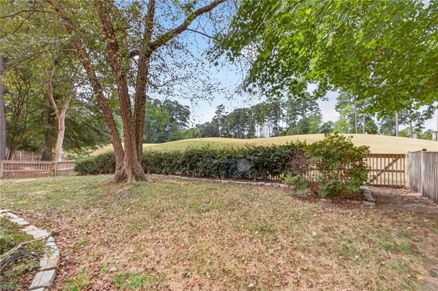 911 Edgewater DR, Newport News, VA 23602