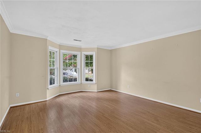 911 Edgewater DR, Newport News, VA 23602