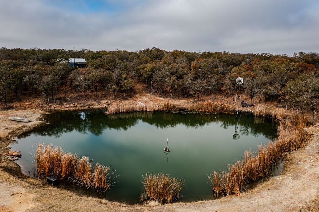 2946 FM 52, Graford, TX 76449