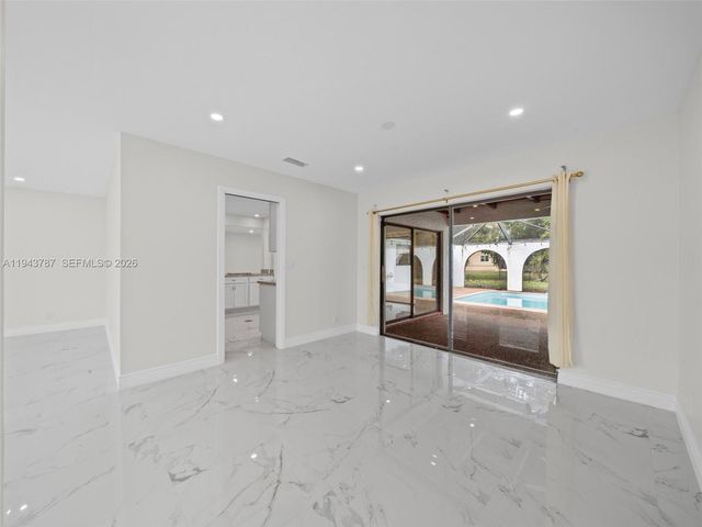 10251 NW 39th Ct, Coral Springs, FL 33065