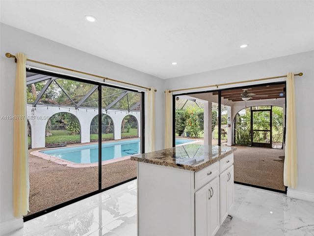 10251 NW 39th Ct, Coral Springs, FL 33065