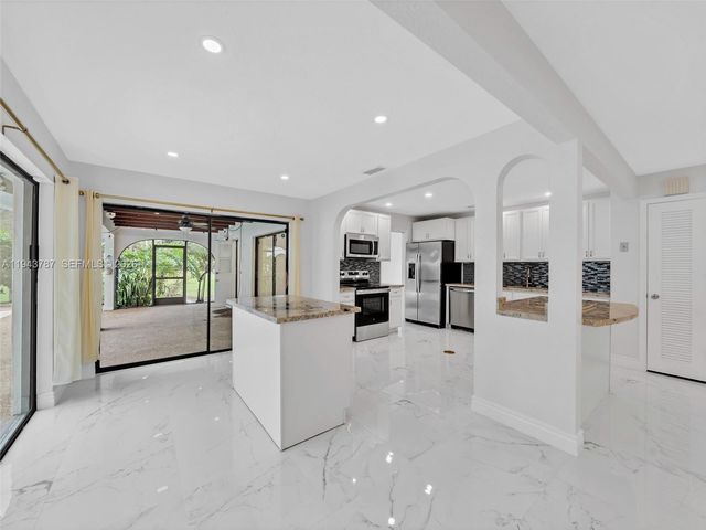 10251 NW 39th Ct, Coral Springs, FL 33065