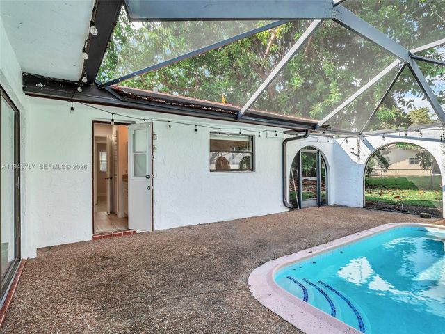 10251 NW 39th Ct, Coral Springs, FL 33065