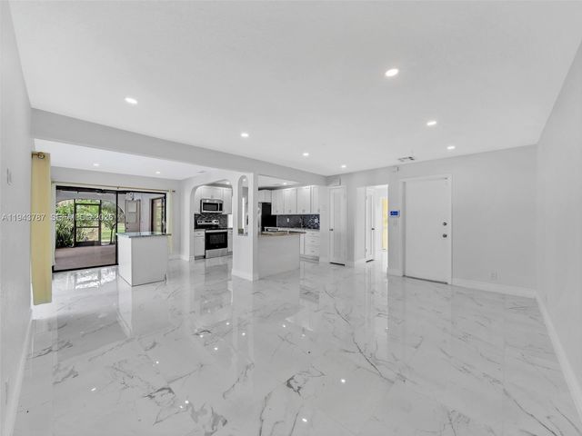 10251 NW 39th Ct, Coral Springs, FL 33065