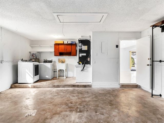 10251 NW 39th Ct, Coral Springs, FL 33065