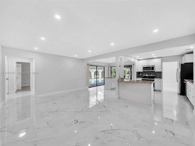 10251 NW 39th Ct, Coral Springs, FL 33065